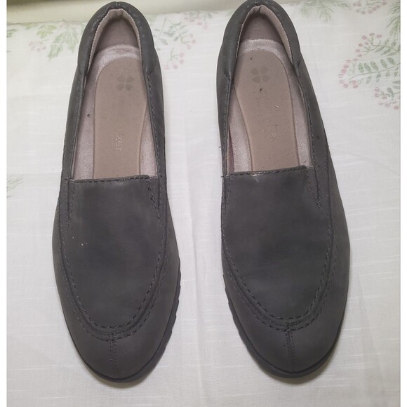 Naturalizer Women's Harker Slip-On Loafer
Grey 
Sz 7W
Great Condition! - Picture 1 of 5